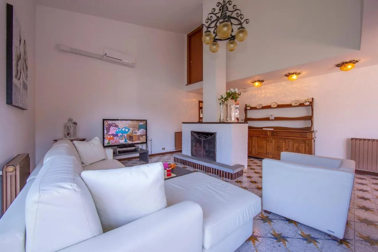 Villa Marilyn Nesso